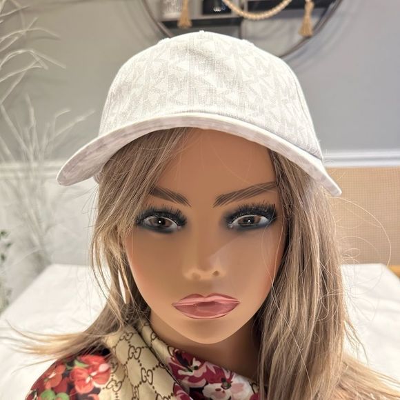 MK SIGNATURE LOGO BASEBALL CAP NWT - Picture 2 of 8